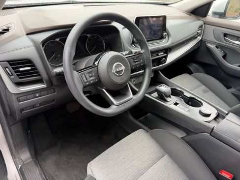 Used 2023 Nissan Rogue SV image 5