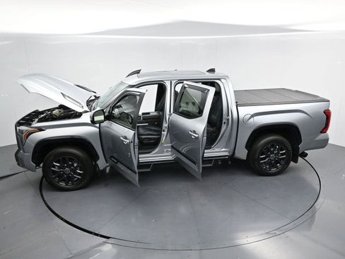Used 2024 Toyota Tundra Platinum AWD/4WD image 41