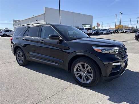 Used 2022 Ford Explorer XLT w/ Equipment Group 202A image 8