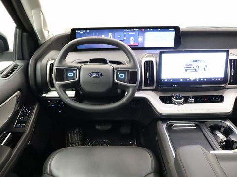 Used 2025 Ford Expedition Max Active AWD/4WD image 15