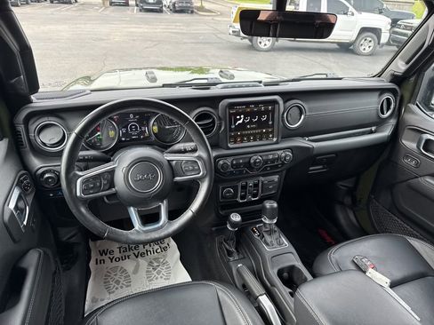Used 2022 Jeep Wrangler Unlimited Sahara w/ Cold Weather Group AWD/4WD image 36