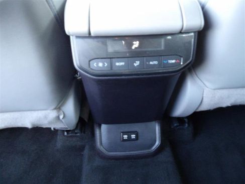 Used 2021 Toyota Highlander XLE image 16