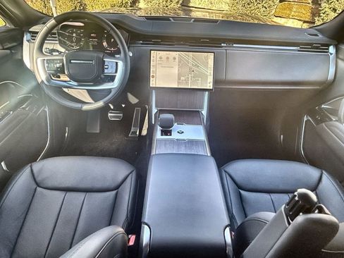 New 2026 Land Rover Range Rover SE image 12