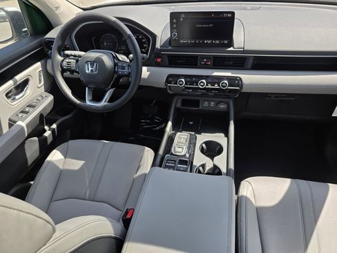 Used 2025 Honda Pilot Touring image 31