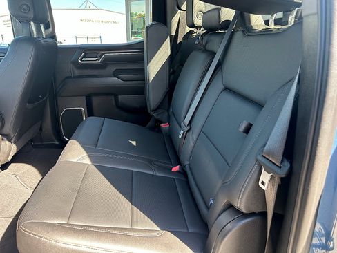 Used 2024 GMC Sierra 1500 SLT AWD/4WD image 23