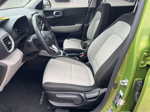 Used 2024 Hyundai Venue SEL image 23