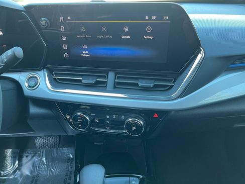 Used 2025 Chevrolet Trax LT image 18