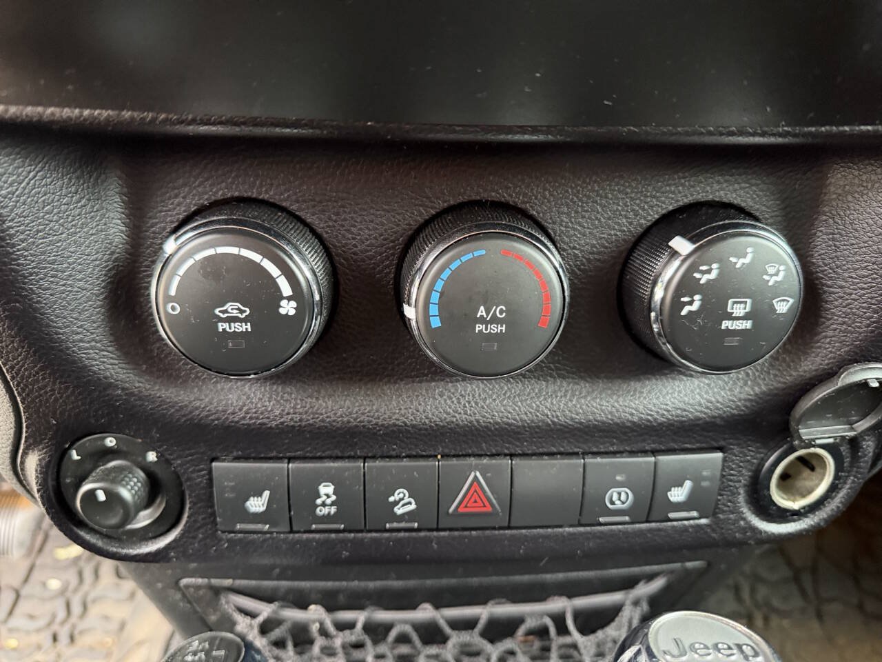 Used 2016 Jeep Wrangler Unlimited Sahara AWD/4WD image 36