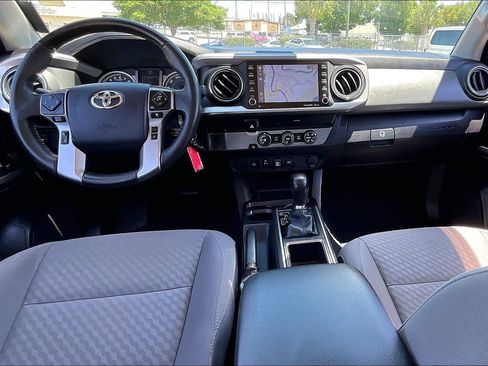 Used 2020 Toyota Tacoma SR5 RWD image 31