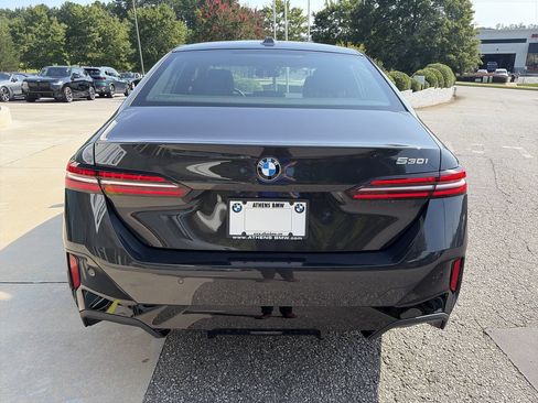 Used 2027 BMW 530i w/ M Sport Package RWD image 12