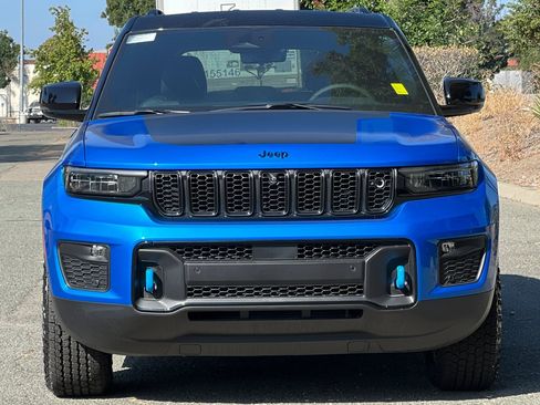 New 2023 Jeep Grand Cherokee Trailhawk w/ Advanced Protech Group II image 8
