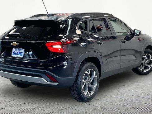 Used 2026 Chevrolet Trax LT FWD image 7
