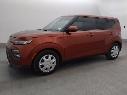 Used 2021 Kia Soul LX FWD image 2