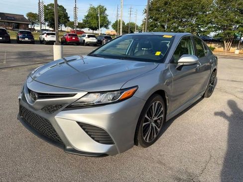 Used 2020 Toyota Camry SE FWD image 8