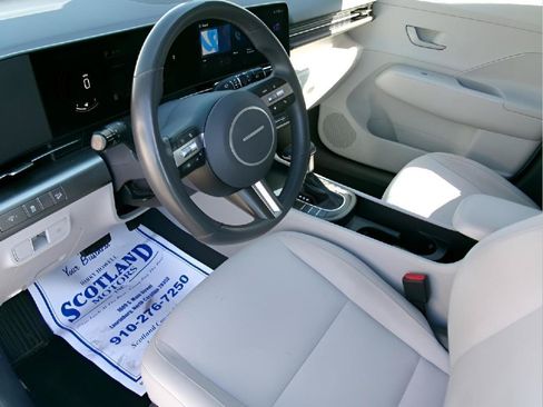 Used 2025 Hyundai Kona SEL FWD image 12