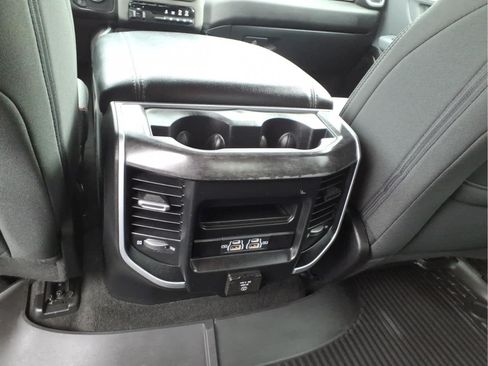 Used 2022 RAM 1500 Big Horn AWD/4WD image 11