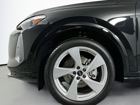 New 2025 Audi Q5 Prestige image 11