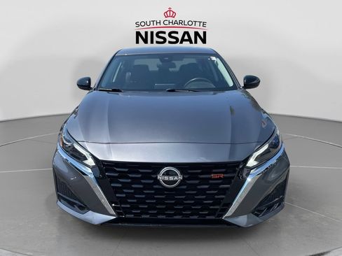 Used 2025 Nissan Altima 2.5 SR FWD image 2