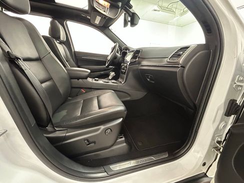 Used 2020 Jeep Grand Cherokee Limited w/ Luxury Group II image 40