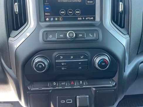 Used 2021 Chevrolet Silverado 1500 Custom Trail Boss AWD/4WD image 28