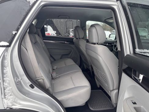 Used 2011 Kia Sorento 2WD image 18