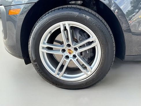 Certified 2025 Porsche Macan AWD/4WD image 42