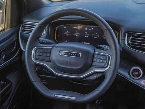 Used 2024 Jeep Wagoneer Series II w/ Flexible Seating Group image 25