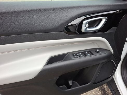 Used 2023 Jeep Compass Limited image 13