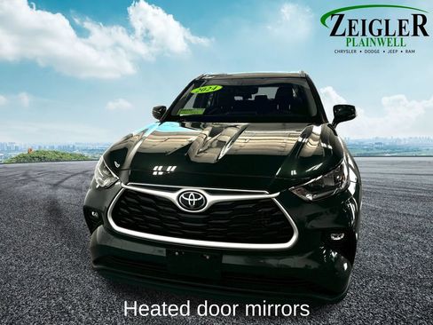 Used 2024 Toyota Highlander XLE AWD/4WD image 9
