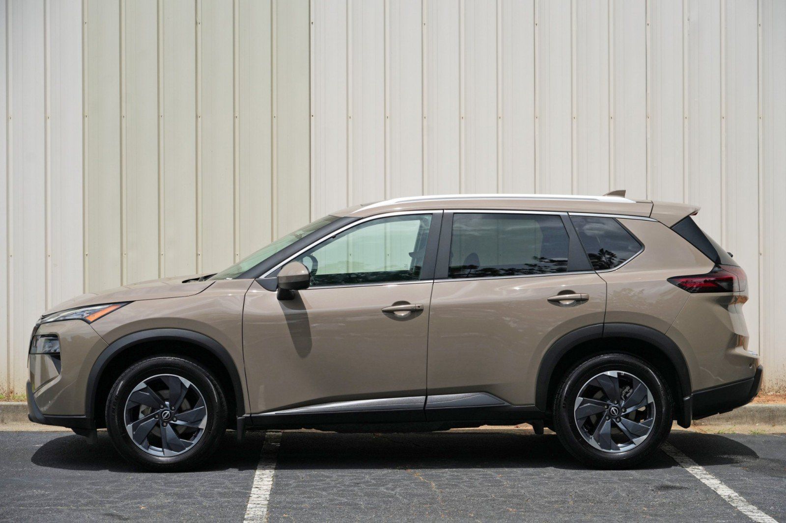 Used 2024 Nissan Rogue SV w/ SV Premium Package FWD image 45