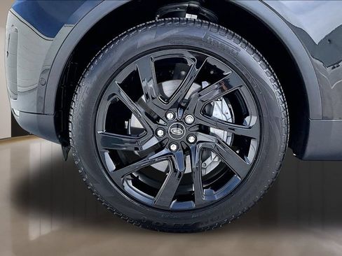 Certified 2025 Land Rover Discovery S AWD/4WD image 33