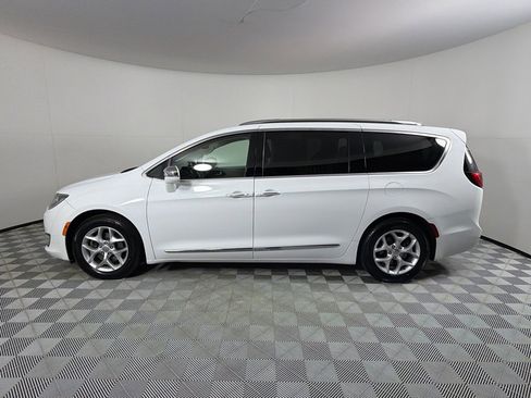 Used 2020 Chrysler Pacifica Limited FWD image 7