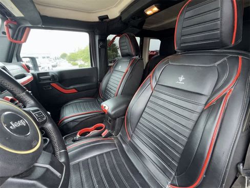 Used 2016 Jeep Wrangler Unlimited Rubicon w/ Connectivity Group image 19