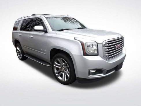 Used 2017 GMC Yukon SLT w/ Premium Edition image 2