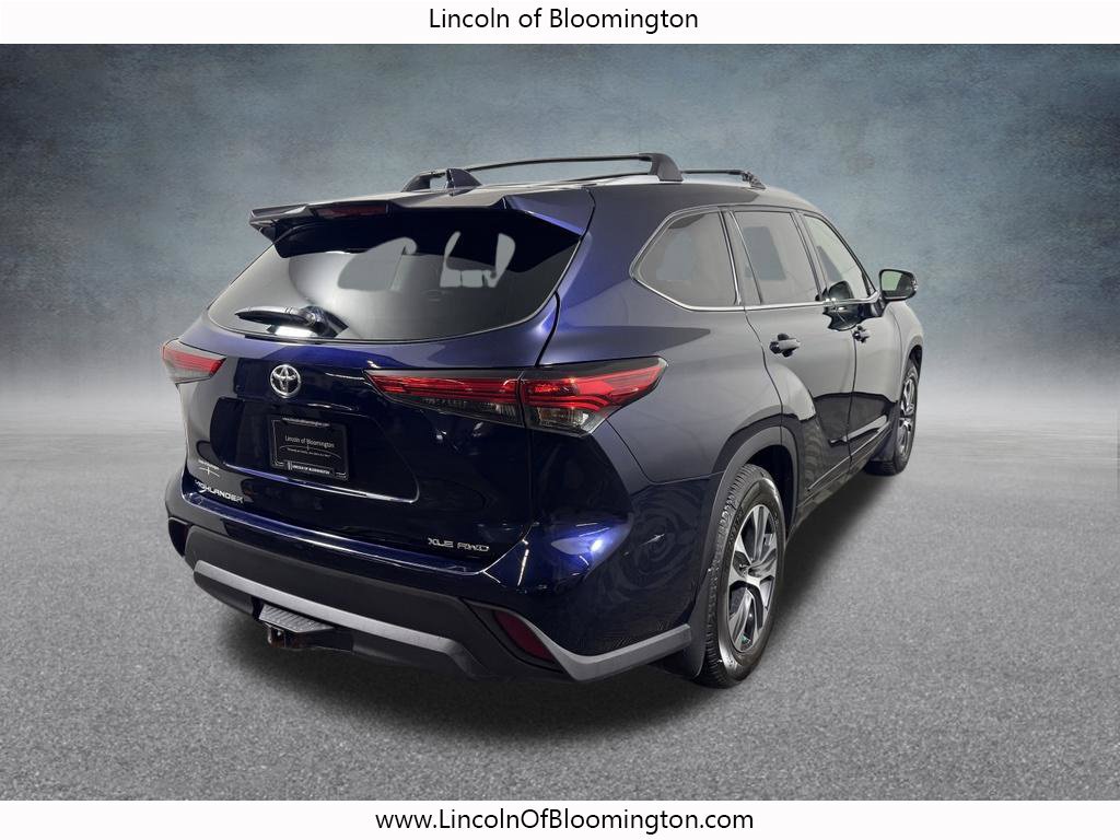 Used 2022 Toyota Highlander XLE AWD/4WD image 6