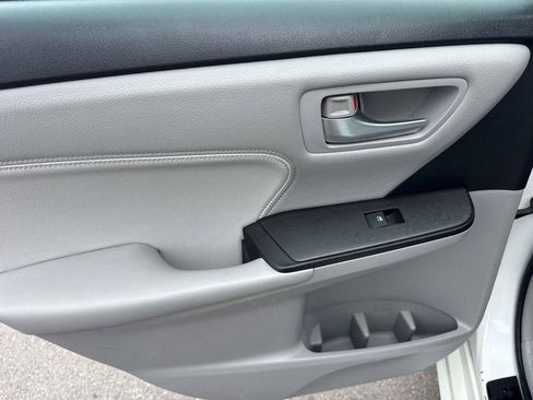 Used 2015 Toyota Camry XLE FWD image 9