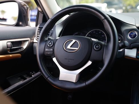 Used 2016 Lexus CT 200h w/ Navigation Package FWD image 31
