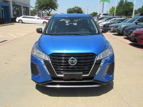 Used 2021 Nissan Kicks S image 2