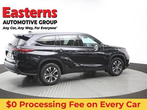 Used 2021 Toyota Highlander XLE AWD/4WD image 44