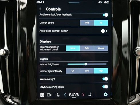 Used 2024 Volvo XC60 T8 Plus w/ Protection Package Premier image 18