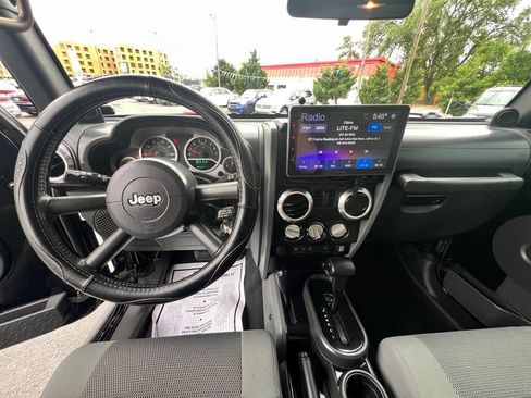 Used 2007 Jeep Wrangler Rubicon w/ Dual Top Group AWD/4WD image 12