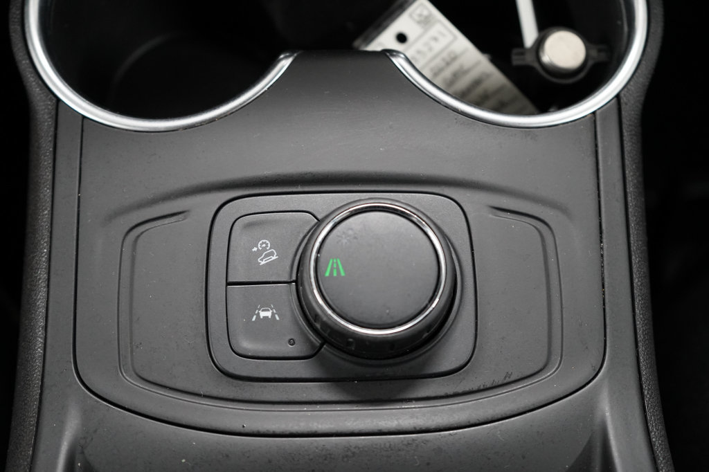 Used 2020 GMC Terrain SLE FWD image 18