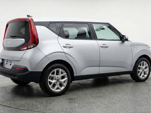Used 2025 Kia Soul LX w/ LX Technology Package FWD image 9