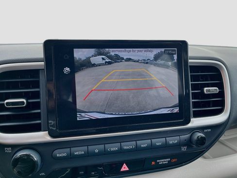 Used 2024 Hyundai Venue Limited FWD image 14