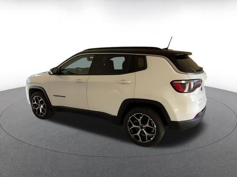 Used 2025 Jeep Compass Limited image 10