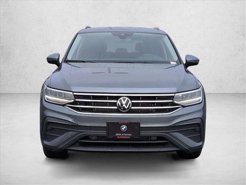 Used 2024 Volkswagen Tiguan SE image 2