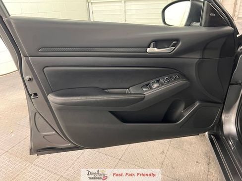 Used 2025 Nissan Altima 2.5 SV FWD image 28