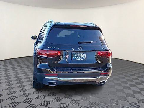 Used 2022 Mercedes-Benz GLB 250 4MATIC image 7