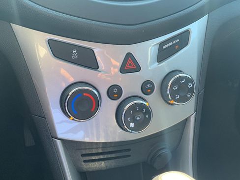 Used 2015 Chevrolet Trax LT w/ LT Sun and Sound Package FWD image 13