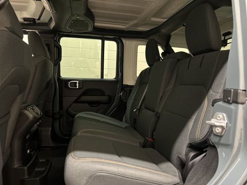 Used 2025 Jeep Wrangler Unlimited Sahara w/ Safety Group image 8